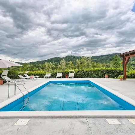 Vakantiehuis Mit Privatpool Fuer 10 Personen Ca 188 Qm In Zarecje, Istrien Binnenland Von Istrien
