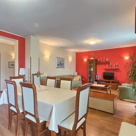 Holiday home Mit Privatpool Fuer 10 Personen Ca 188 Qm In Zarecje, Istrien Binnenland Von Istrien