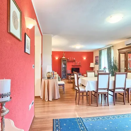 Mit Privatpool Fuer 10 Personen Ca 188 Qm In Zarecje, Istrien Binnenland Von Istrien Holiday home *