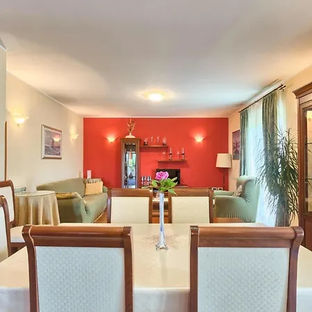 Holiday home Mit Privatpool Fuer 10 Personen Ca 188 Qm In Zarecje, Istrien Binnenland Von Istrien Zarecje