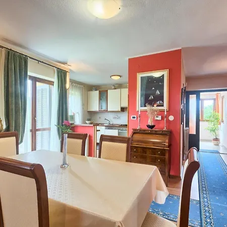 Mit Privatpool Fuer 10 Personen Ca 188 Qm In Zarecje, Istrien Binnenland Von Istrien Holiday home Zarecje
