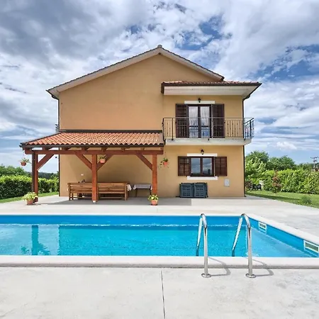 Holiday home Mit Privatpool Fuer 10 Personen Ca 188 Qm In Zarecje, Istrien Binnenland Von Istrien *